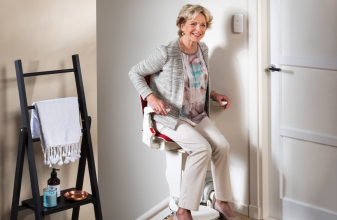 De traplift Otolift Modul-Air beschikt over een automatisch draaibare zitting, zodat u altijd veilig kunt afstappen.