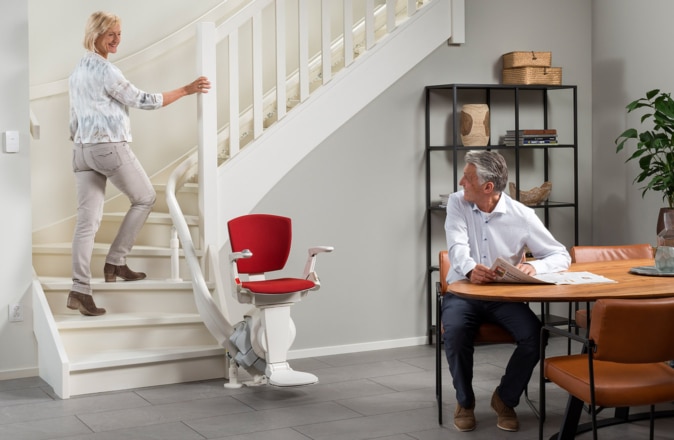 De Otolift Modul-Air is de beste oplossing voor een traplift aan de binnenbocht van de trap.